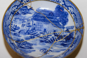 A saucer repaired with kintsugi